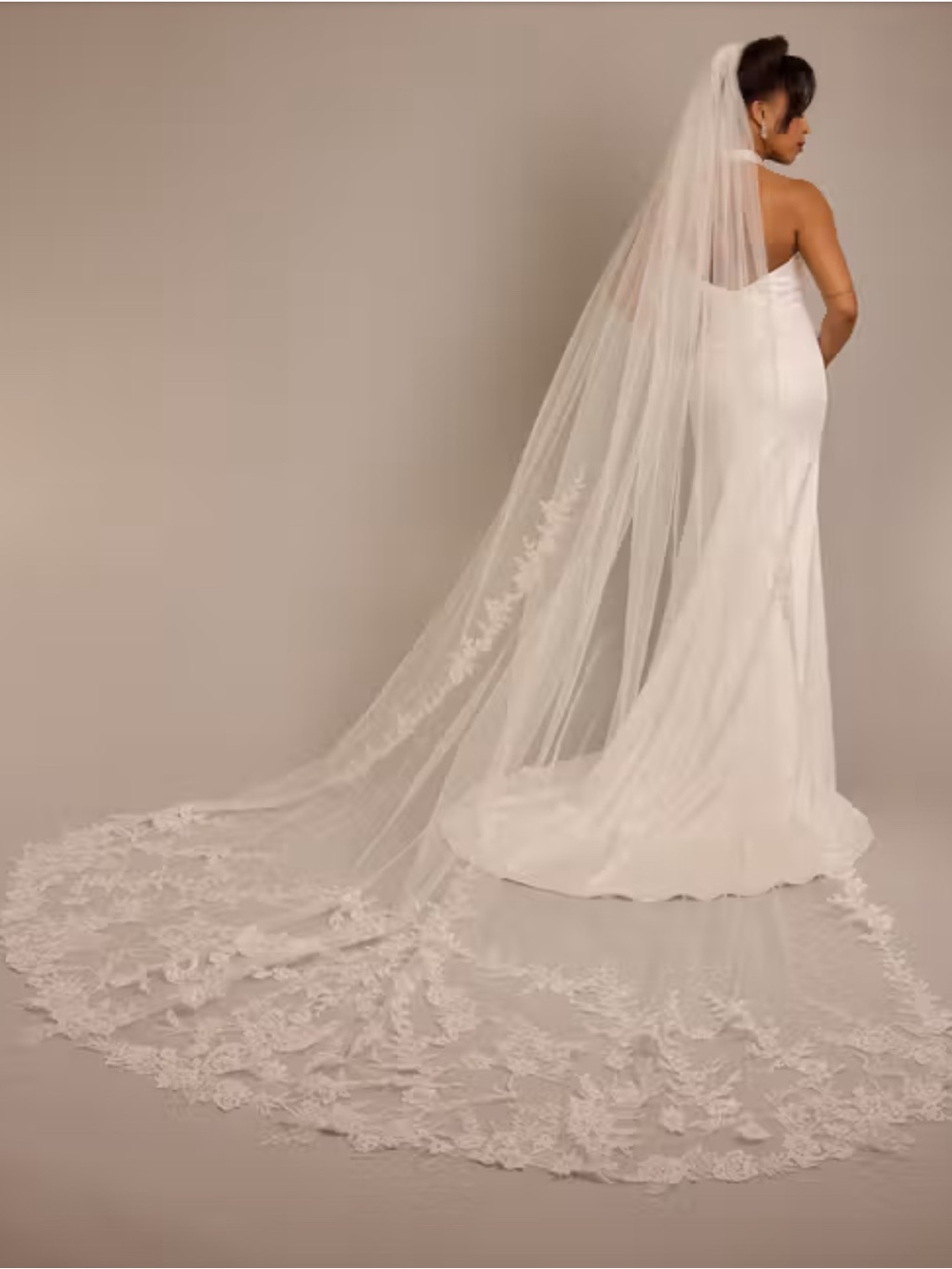 David’s Bridal Ivory 120 IN Lace Cascading Cathedral Veil -Used, Minor Wear